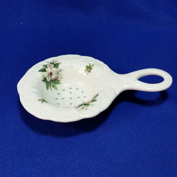 Tea Strainer With Dogwood Flowers and Handle Tea Bag Holder 1950's Pre-Owned - Picture 2 of 10